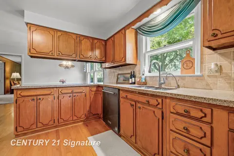 358 Somerset Road, Saginaw MI 48638 photo 4