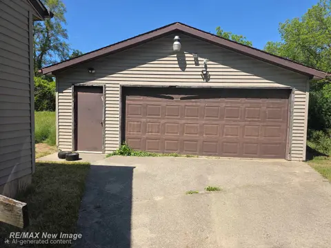 1422 Chatham Drive, Saginaw MI 48601 photo 2