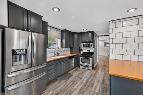 1445 W North Street, Owosso MI 48867 photo 3