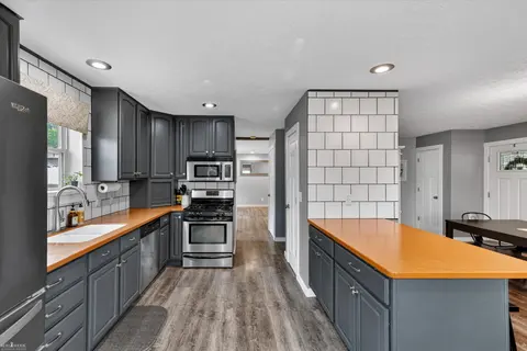 1445 W North Street, Owosso MI 48867 photo 4