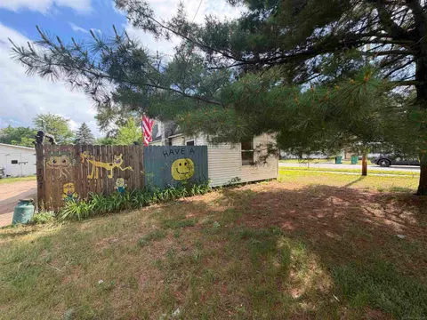 707 W 1st Street, Gladwin MI 48624 photo 3