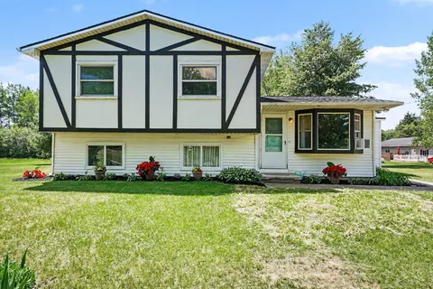 2424 E Shaffer Road, Midland MI 48642 photo 1