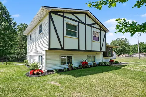 2424 E Shaffer Road, Midland MI 48642 photo 2