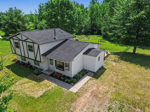 2424 E Shaffer Road, Midland MI 48642 photo 4