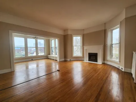 814 Center Apt D Avenue # D, Bay City MI 48708 photo 2