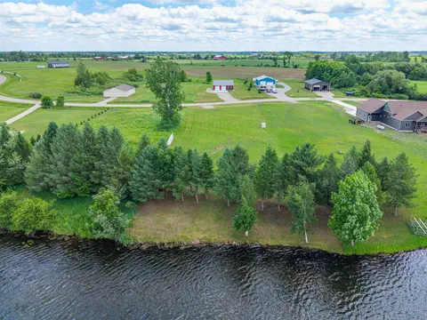 2160 Willow Bay Lane, Gladwin MI 48624 photo 3