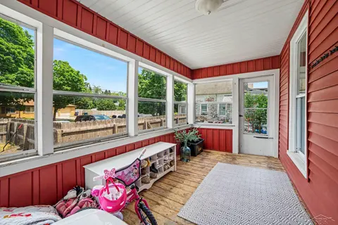 1424 N Trumbull Street, Bay City MI 48708-5579 photo 2