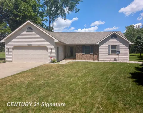 1249 E Oakdale Circle, Freeland MI 48623 photo 1