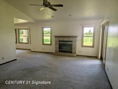 1249 E Oakdale Circle, Freeland MI 48623 photo 2