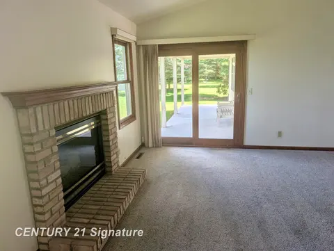 1249 E Oakdale Circle, Freeland MI 48623 photo 3