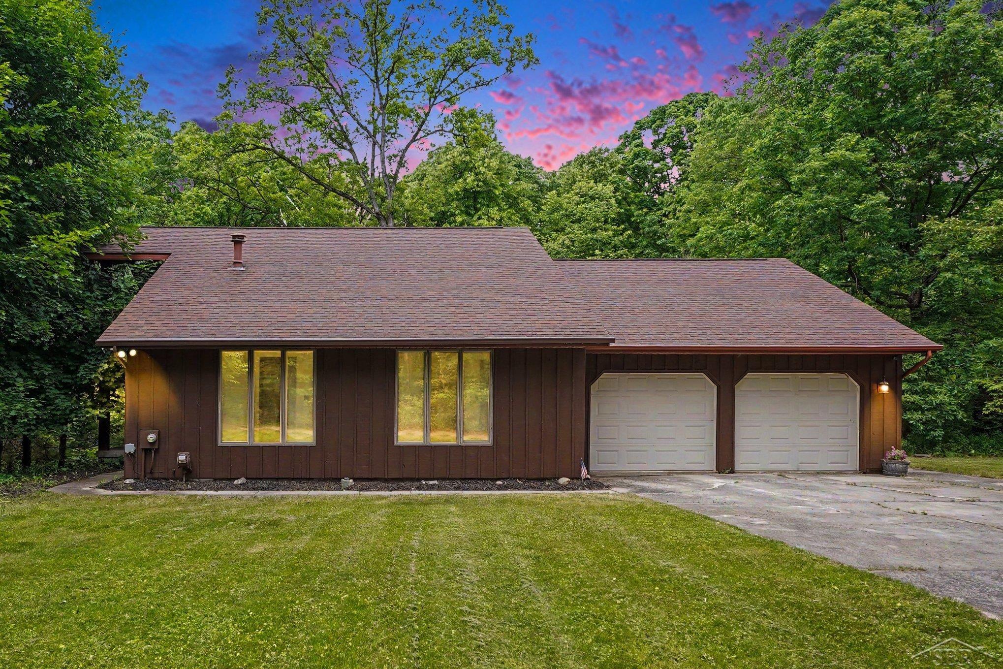 371 E Saginaw Road, Sanford MI 48657 photo 1