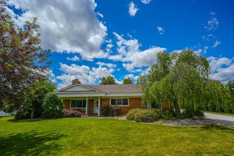 607 Frost Drive, Bay City MI 48706 photo 1