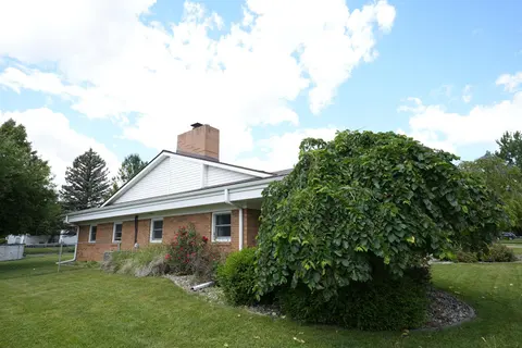 607 Frost Drive, Bay City MI 48706 photo 3