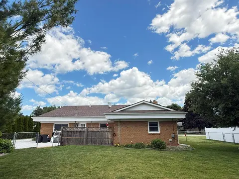 607 Frost Drive, Bay City MI 48706 photo 4