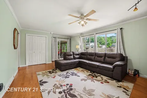 2918 Saint Marys Drive, Midland MI 48640 photo 5