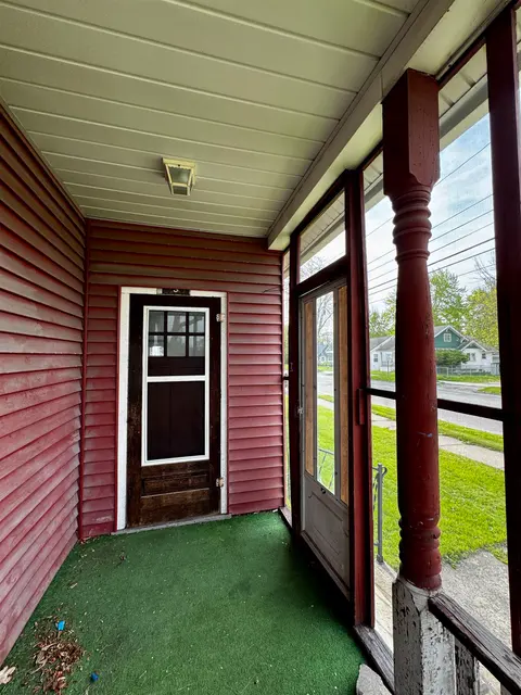 2002 N Carolina Street, Saginaw MI 48602-3932 photo 2