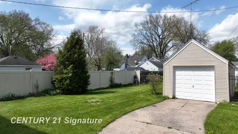 1548 Maine Street, Saginaw MI 48602 photo 3