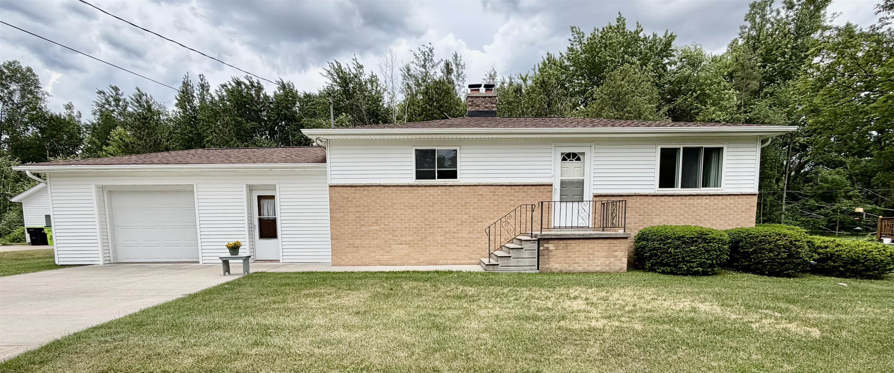 216 E 8th Street, Pinconning MI 48650 photo 1