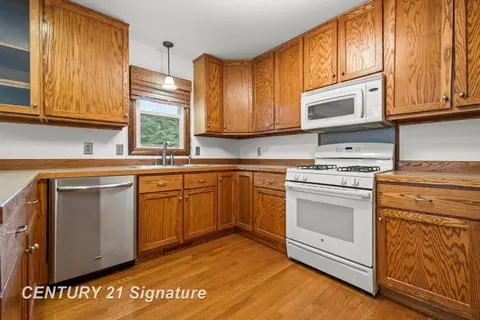 4140 Firethorn Drive, Saginaw MI 48603 photo 2