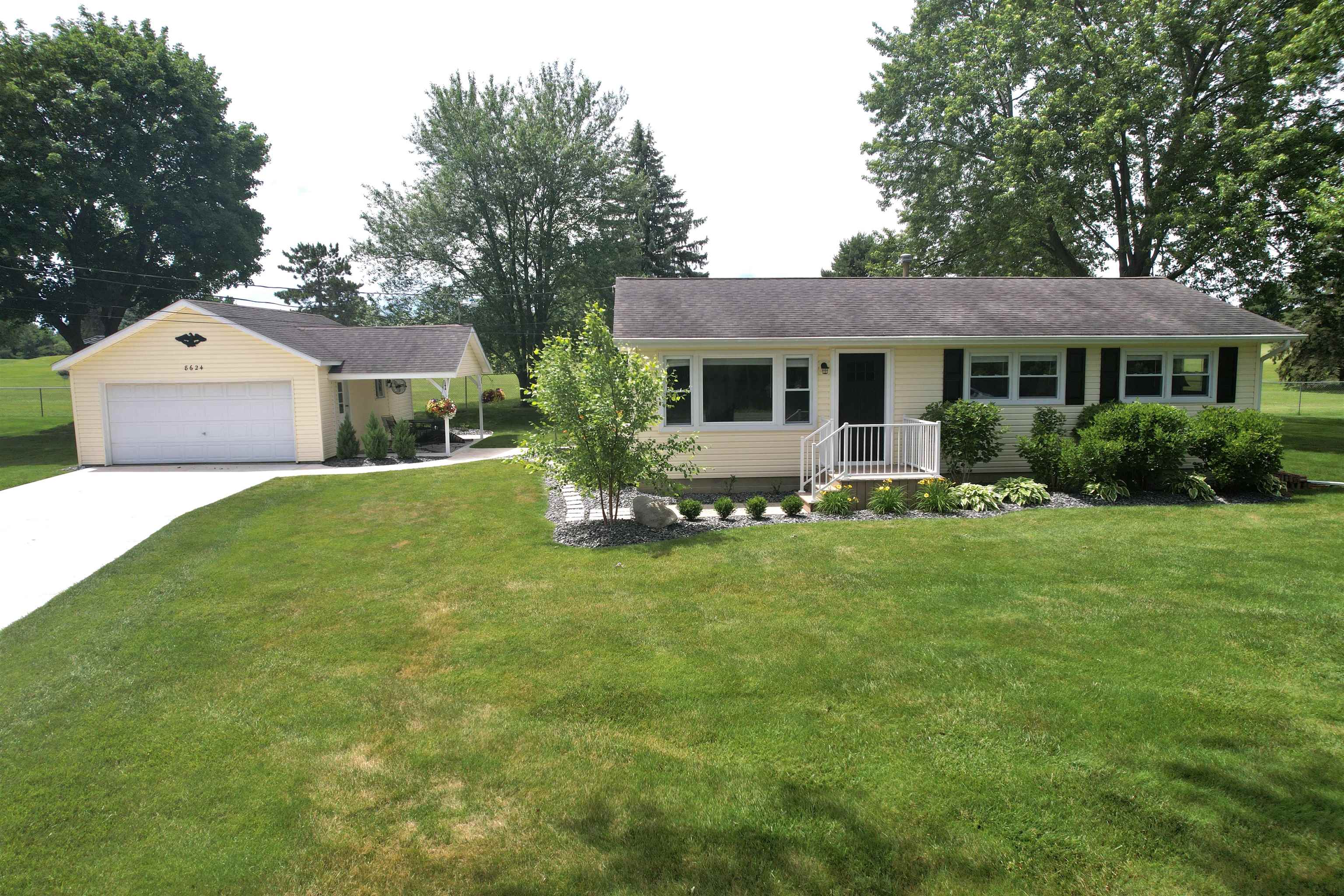 8624 E Monroe Road, Durand MI 48429 photo 1