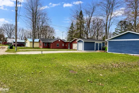 4800 Maxson Drive, Hope MI 48628 photo 2