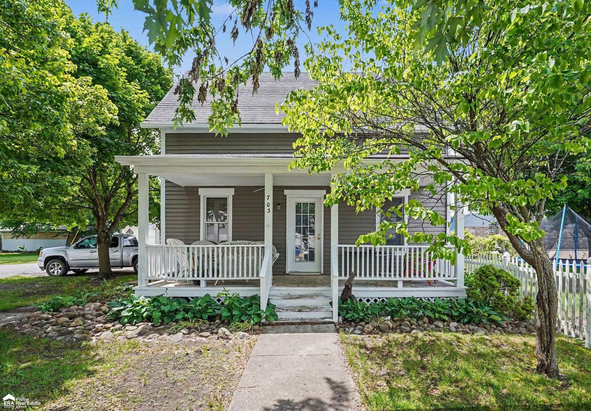 703 Brady Street, Chesaning MI 48616-1120 photo 1