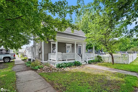 703 Brady Street, Chesaning MI 48616-1120 photo 3