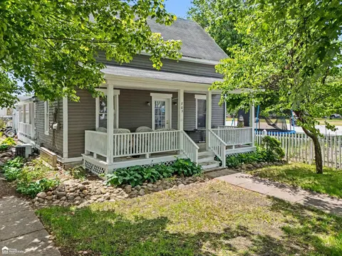703 Brady Street, Chesaning MI 48616-1120 photo 4