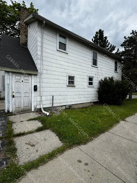 1001 Greenwich Street, Saginaw MI 48602-1641 photo 1