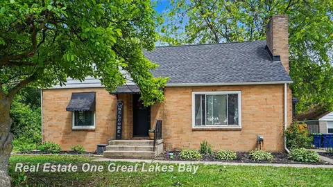 5250 N Center Road, Saginaw MI 48604 photo 2