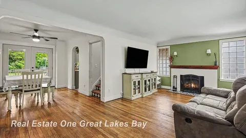 5250 N Center Road, Saginaw MI 48604 photo 4