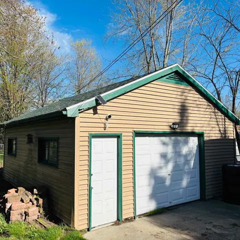 4645 S 3 Mile Road, Bay City MI 48706 photo 3