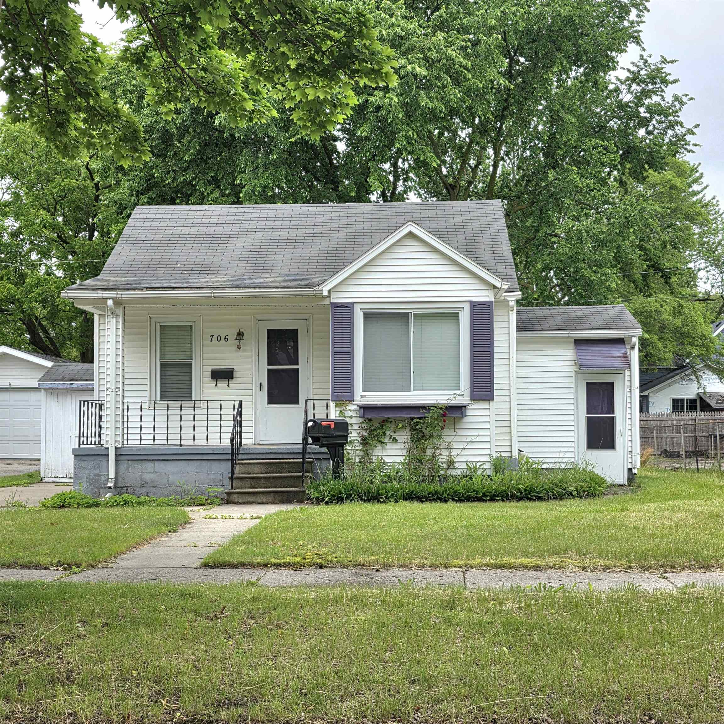 706 Oak Street, Essexville MI 48732 photo 1