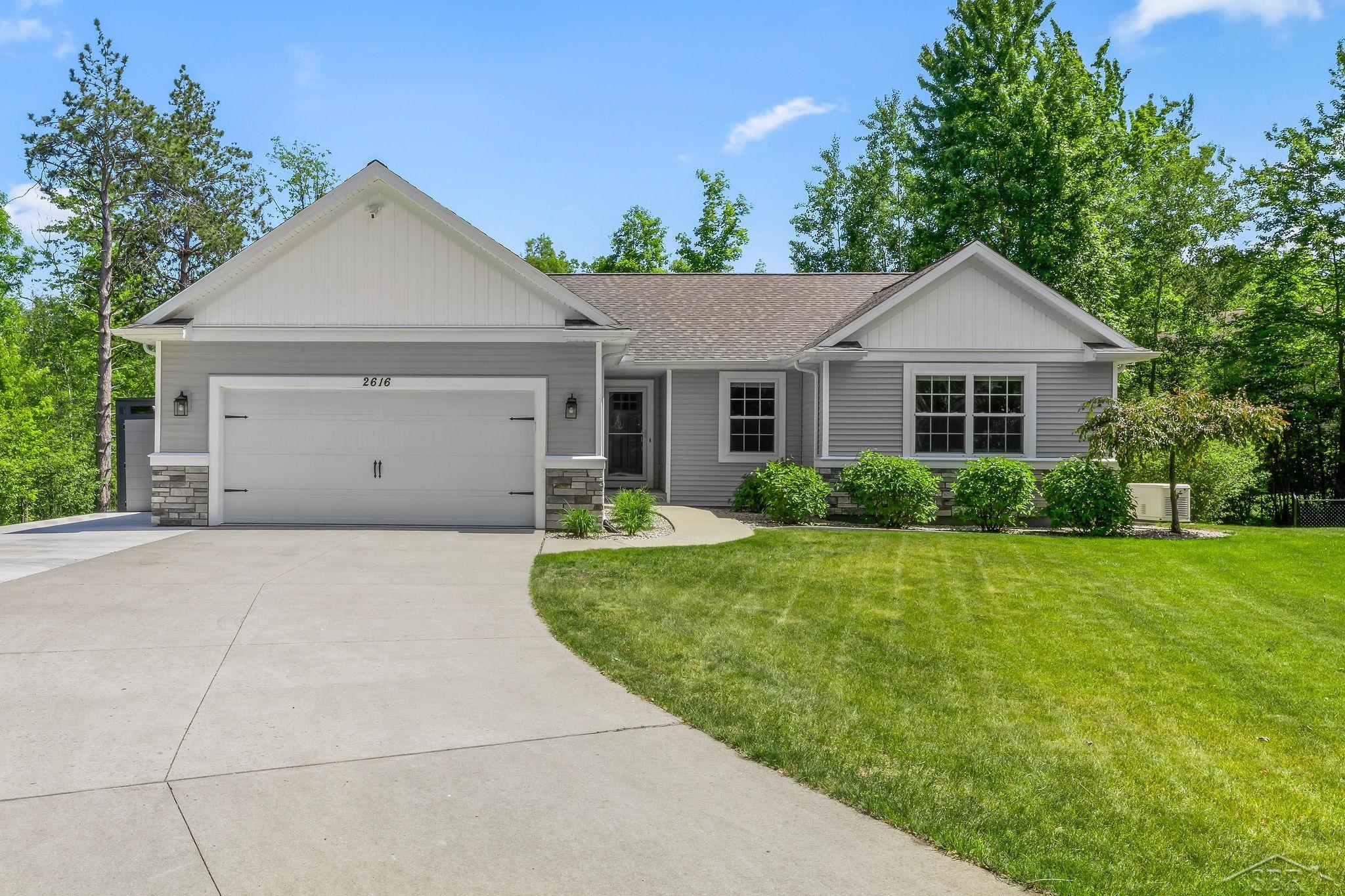 2616 Deerwood Circle, Midland MI 48642 photo 1