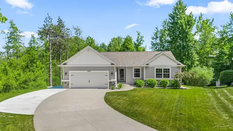 2616 Deerwood Circle, Midland MI 48642 photo 3