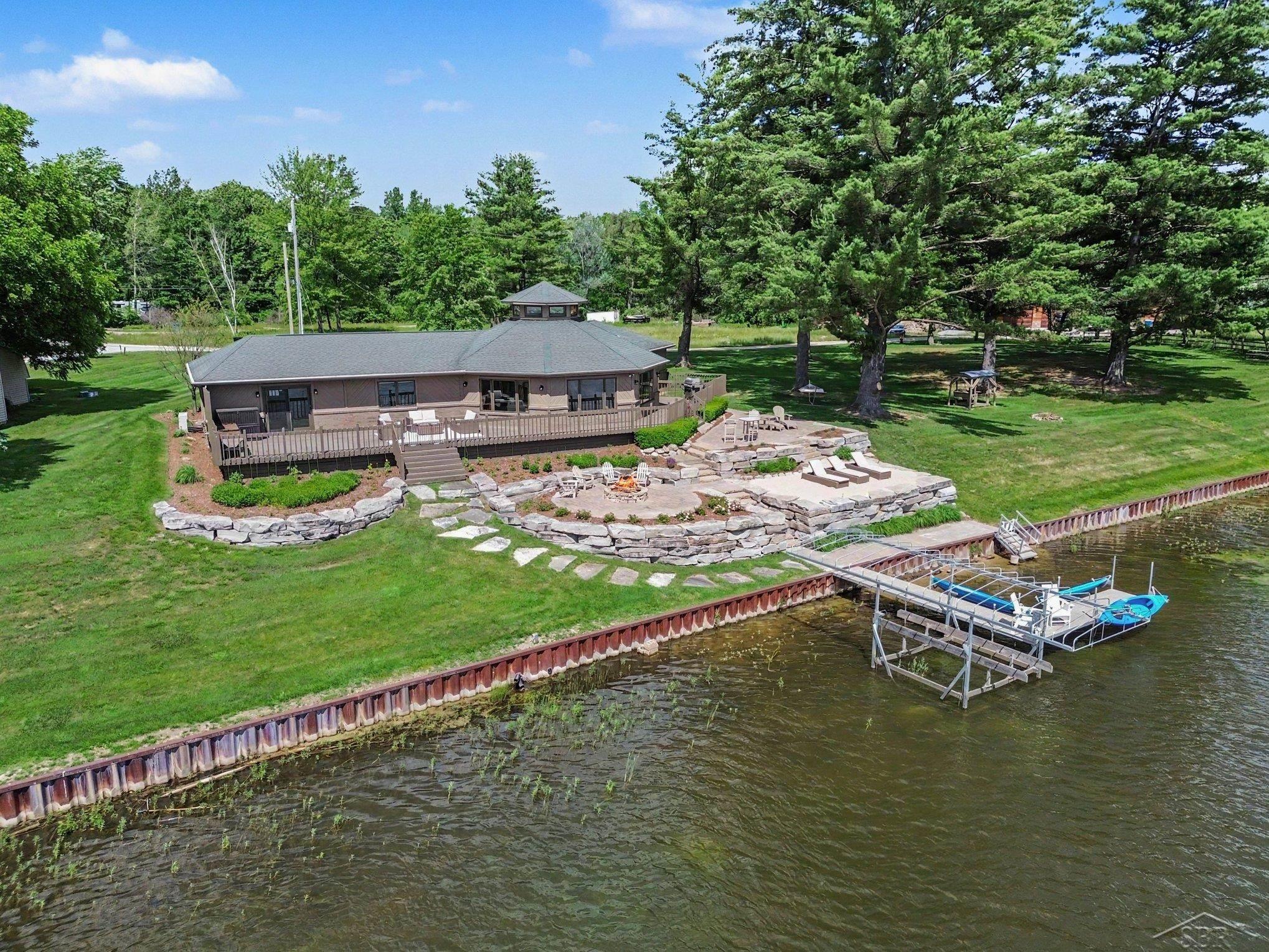 4991 N Pointe Drive, Sanford MI 48657 photo 1