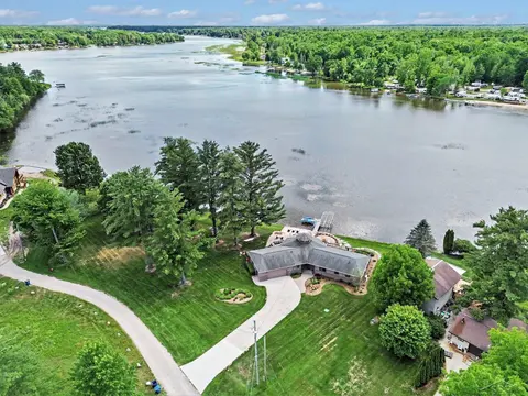 4991 N Pointe Drive, Sanford MI 48657 photo 2