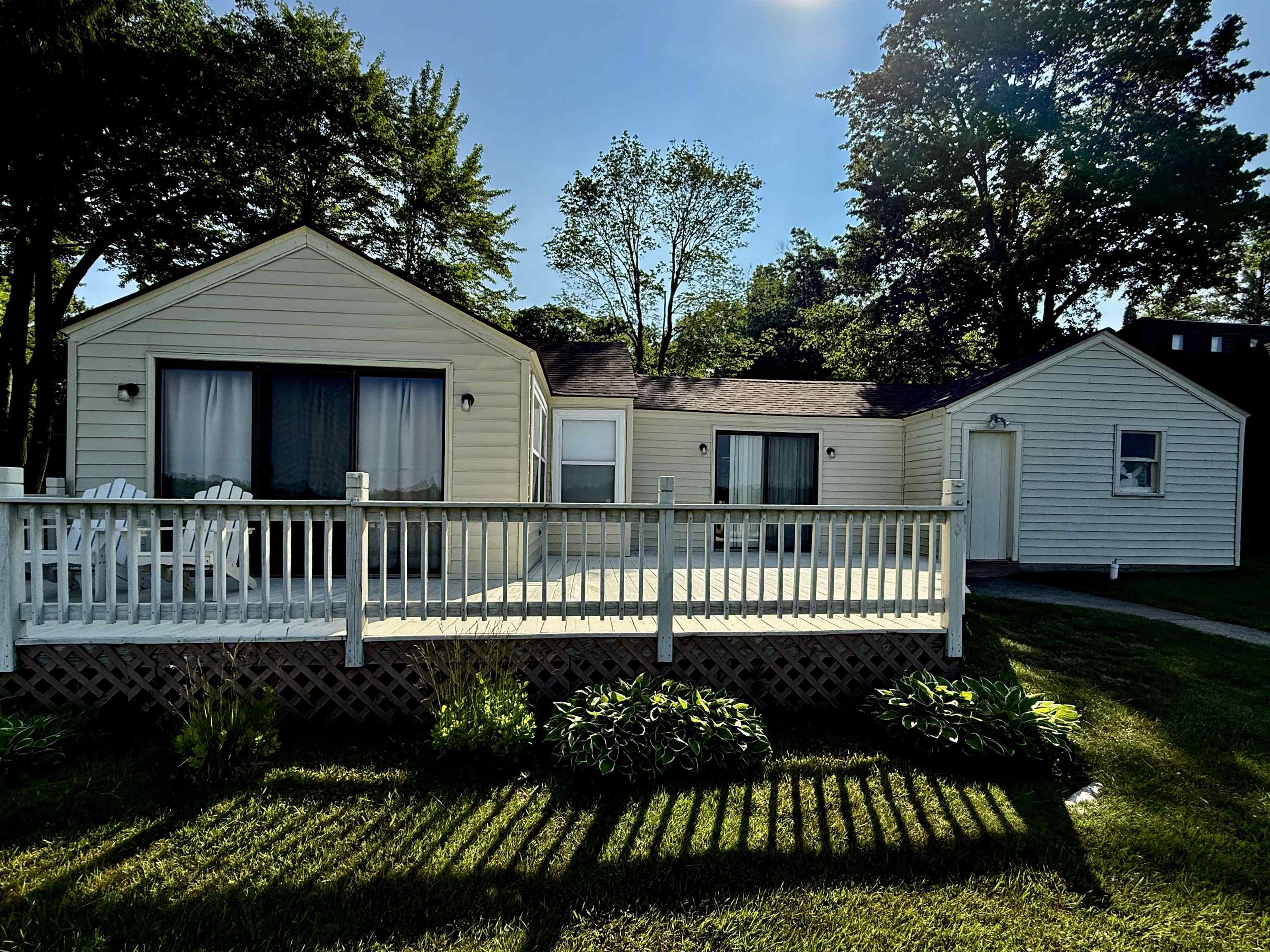 2925 Lakeshore Drive, Gladwin MI 48624 photo 1