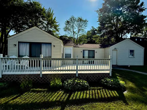 2925 Lakeshore Drive, Gladwin MI 48624 photo 1