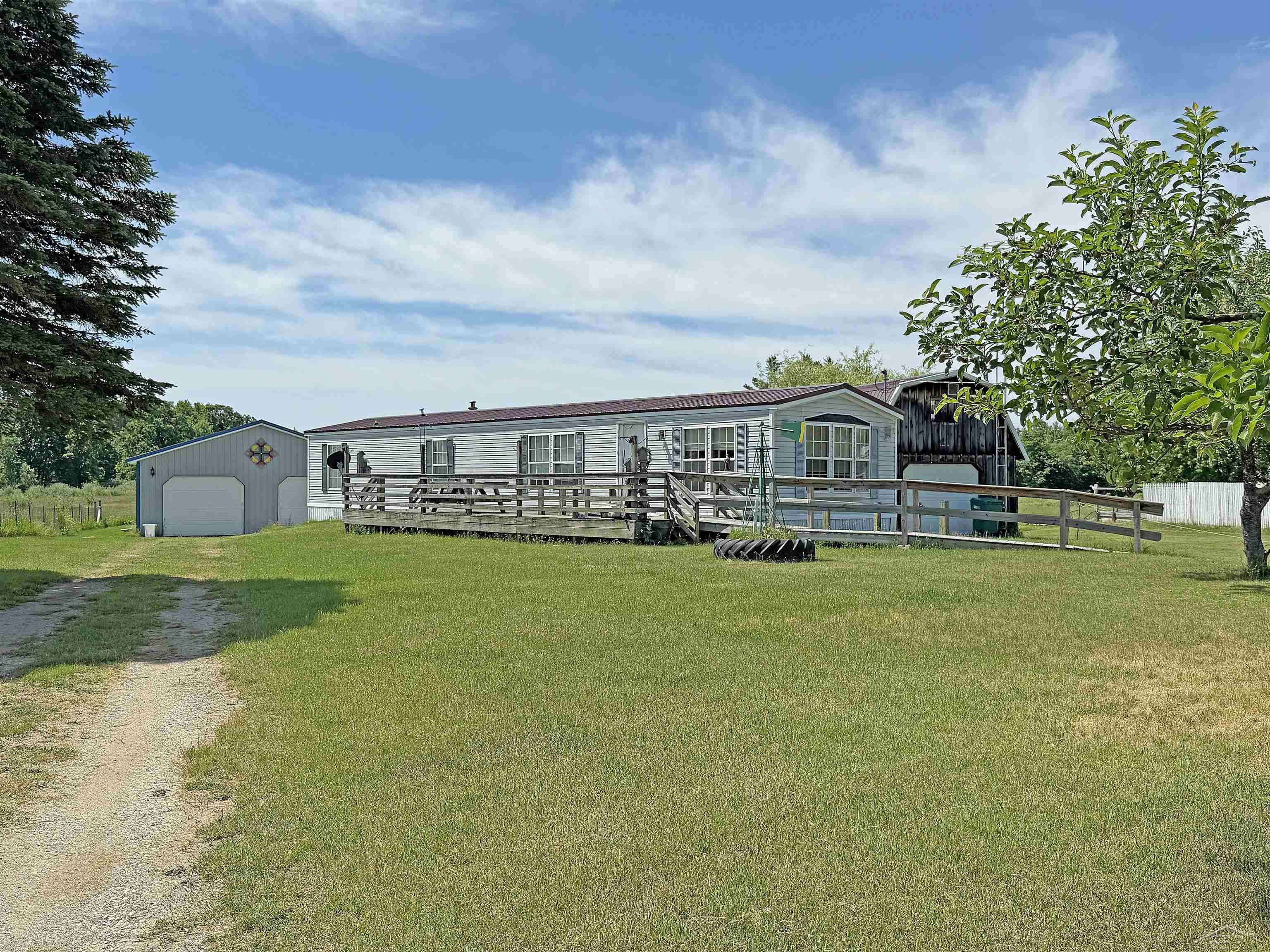 300 E Winegars Road, Gladwin MI 48624 photo 1