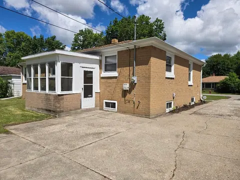 549 Pioneer Trail, Saginaw MI 48604 photo 2