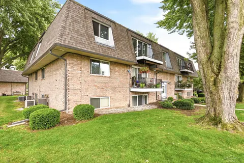 203 Provincial Court Unit 88, Saginaw MI 48638 photo 2