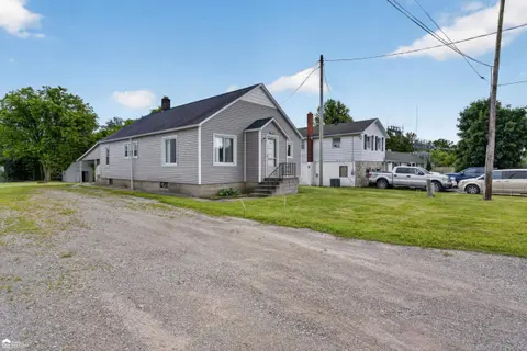 7514 S Saginaw Street, New Lothrop MI 48460-9698 photo 2