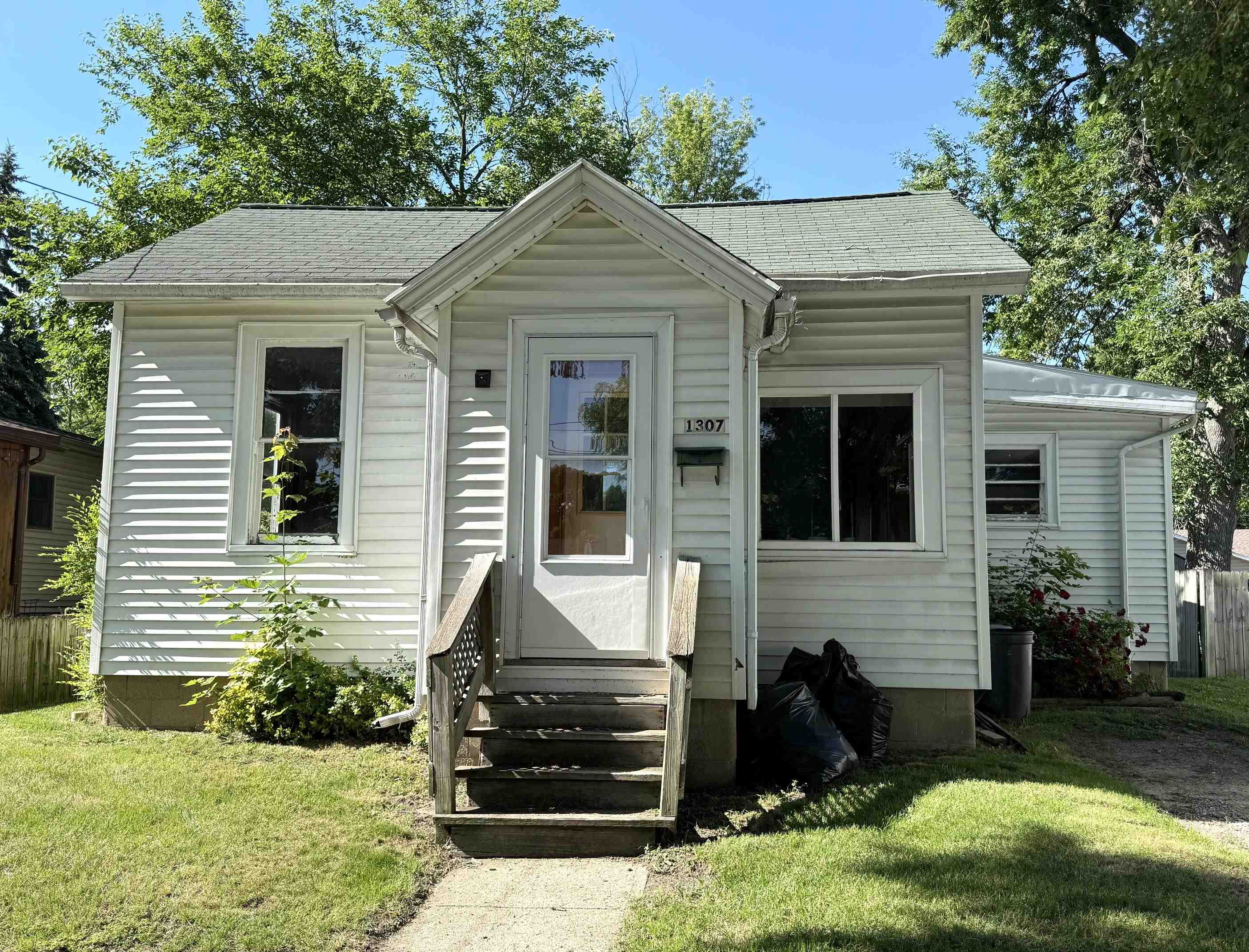 1307 Dunbar Street, Essexville MI 48732 photo 1
