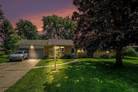 2726 Reppuhn Drive, Saginaw MI 48603 photo 2