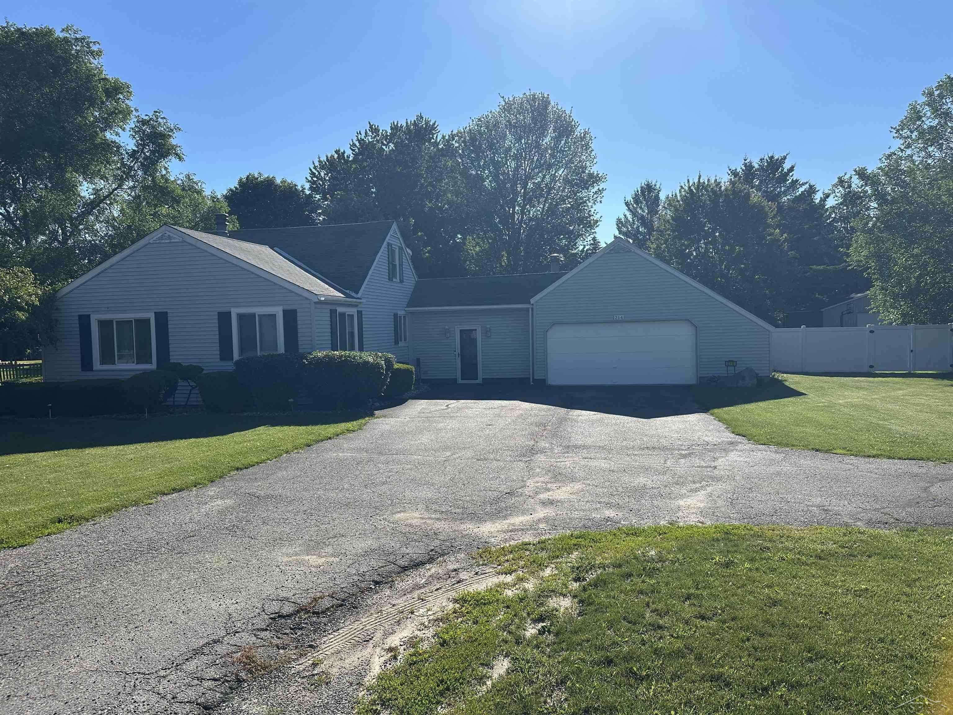 214 N Hemlock Road, Hemlock MI 48626 photo 1