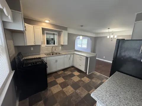 1954 Holcomb Street, Saginaw MI 48602 photo 2