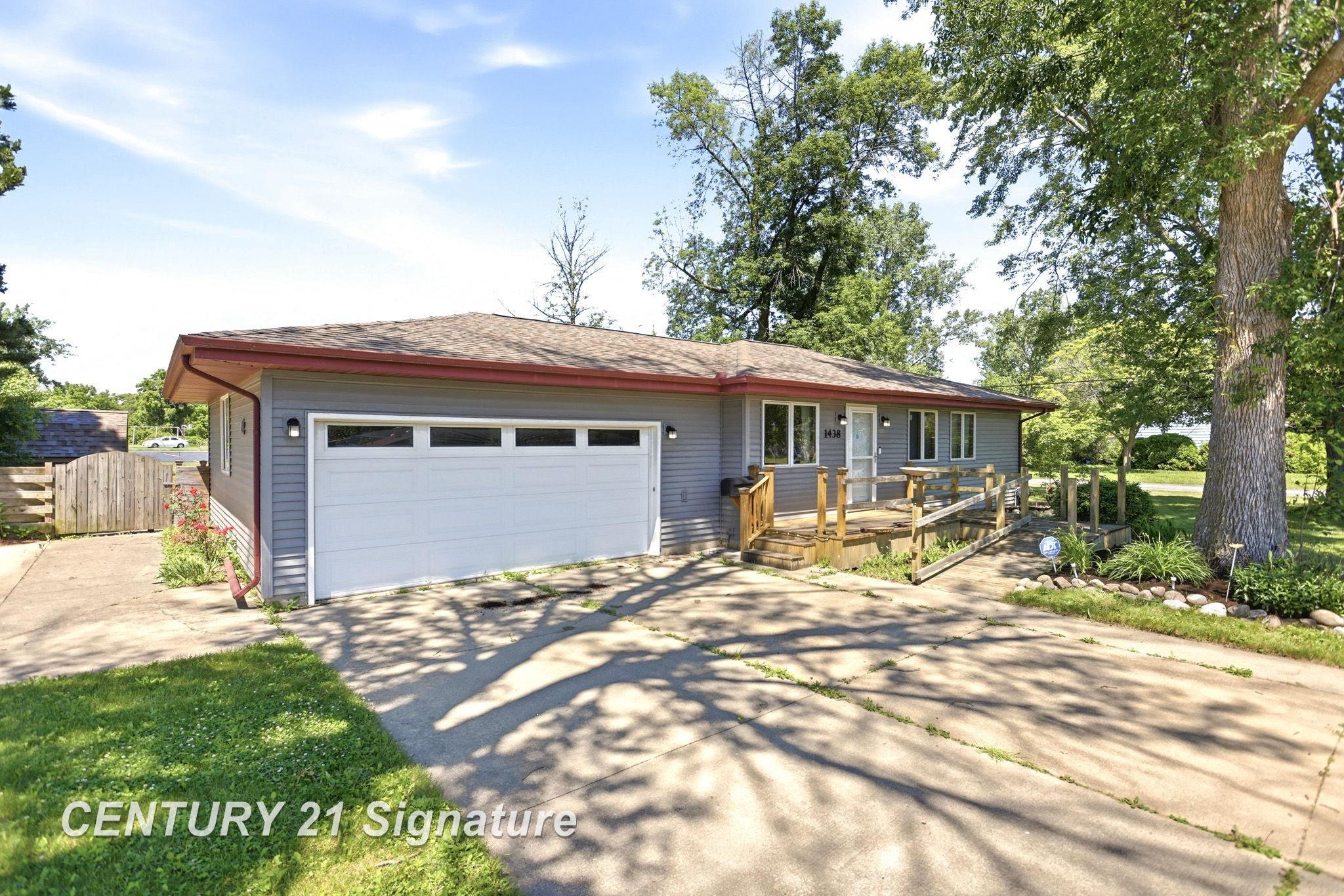 1438 Flanders Drive, Saginaw MI 48604 photo 1
