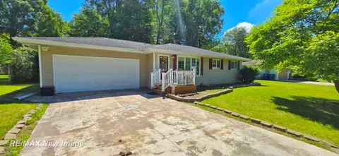 4445 Eastport Drive, Bridgeport MI 48722 photo 2
