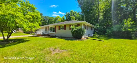 4445 Eastport Drive, Bridgeport MI 48722 photo 3